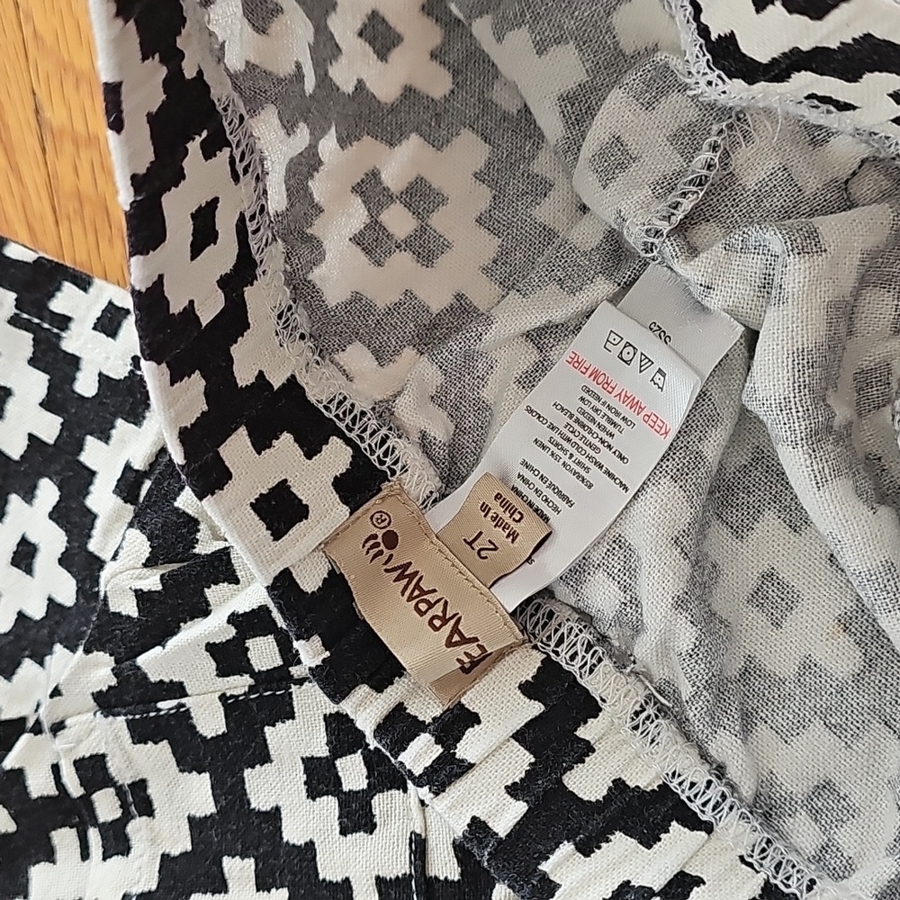 BearPaw Black and White Patterned Set - Picture 4 of 6